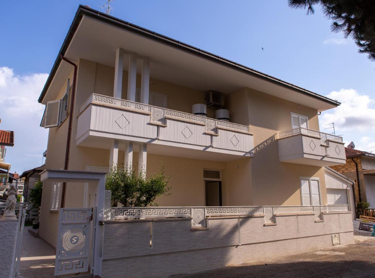 Aria Di Sale Bed & Breakfast Martinsicuro Bagian luar foto