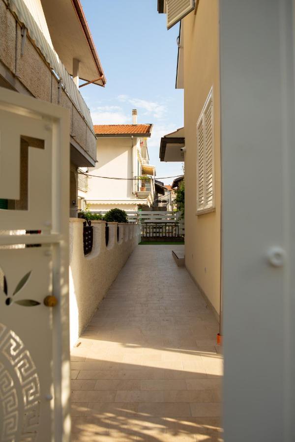 Aria Di Sale Bed & Breakfast Martinsicuro Bagian luar foto