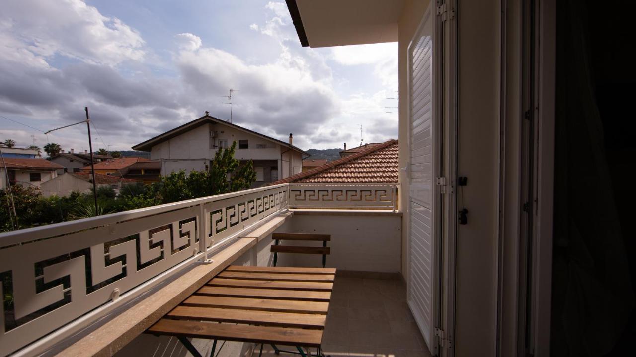 Aria Di Sale Bed & Breakfast Martinsicuro Bagian luar foto