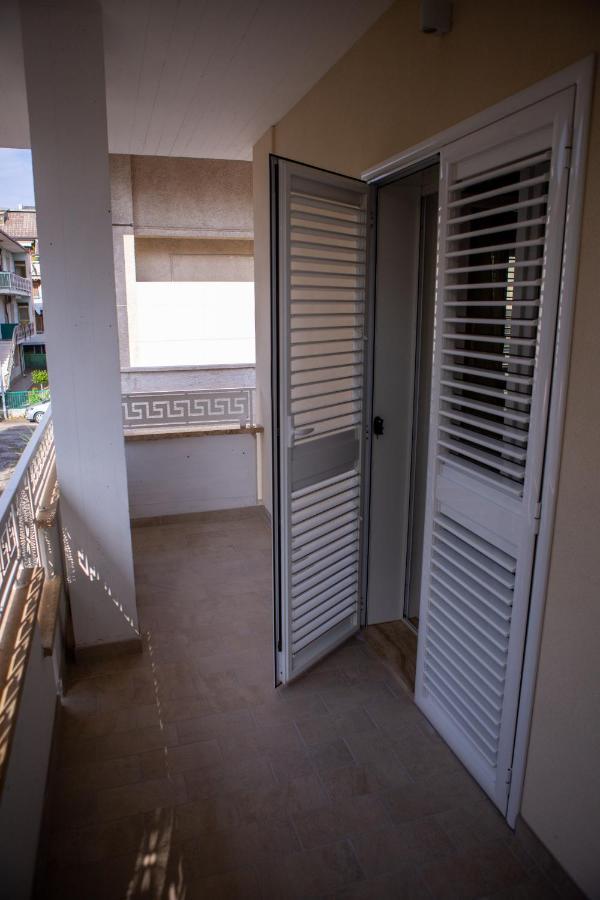 Aria Di Sale Bed & Breakfast Martinsicuro Bagian luar foto